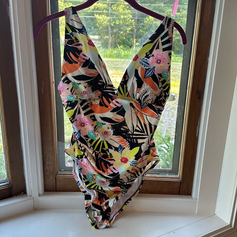 Old Navy Women’s One-Piece Bathing Suit